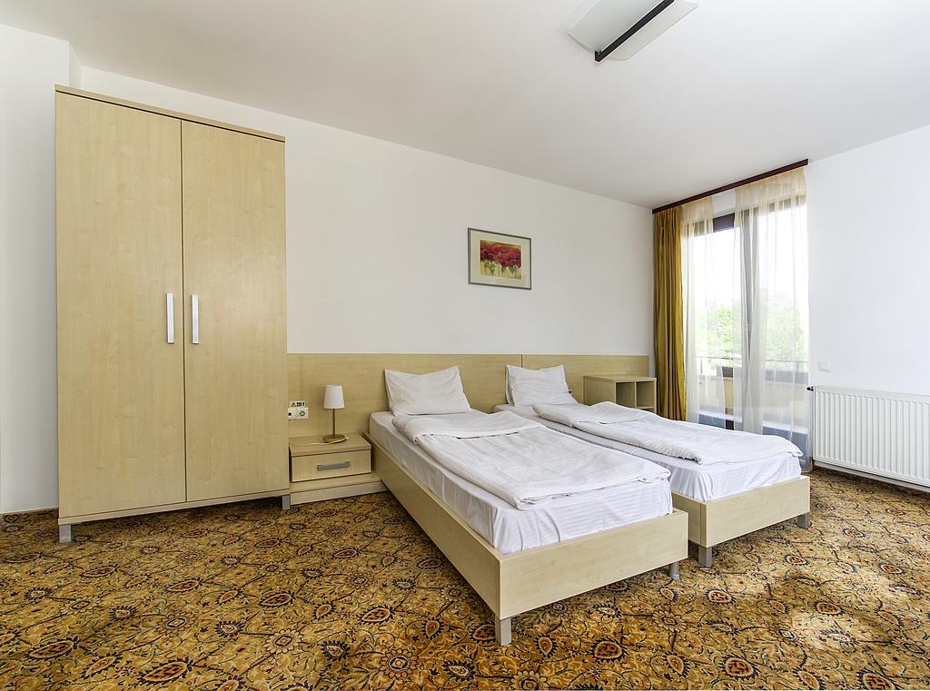 Aseltur Brasov Hotell Exteriör bild