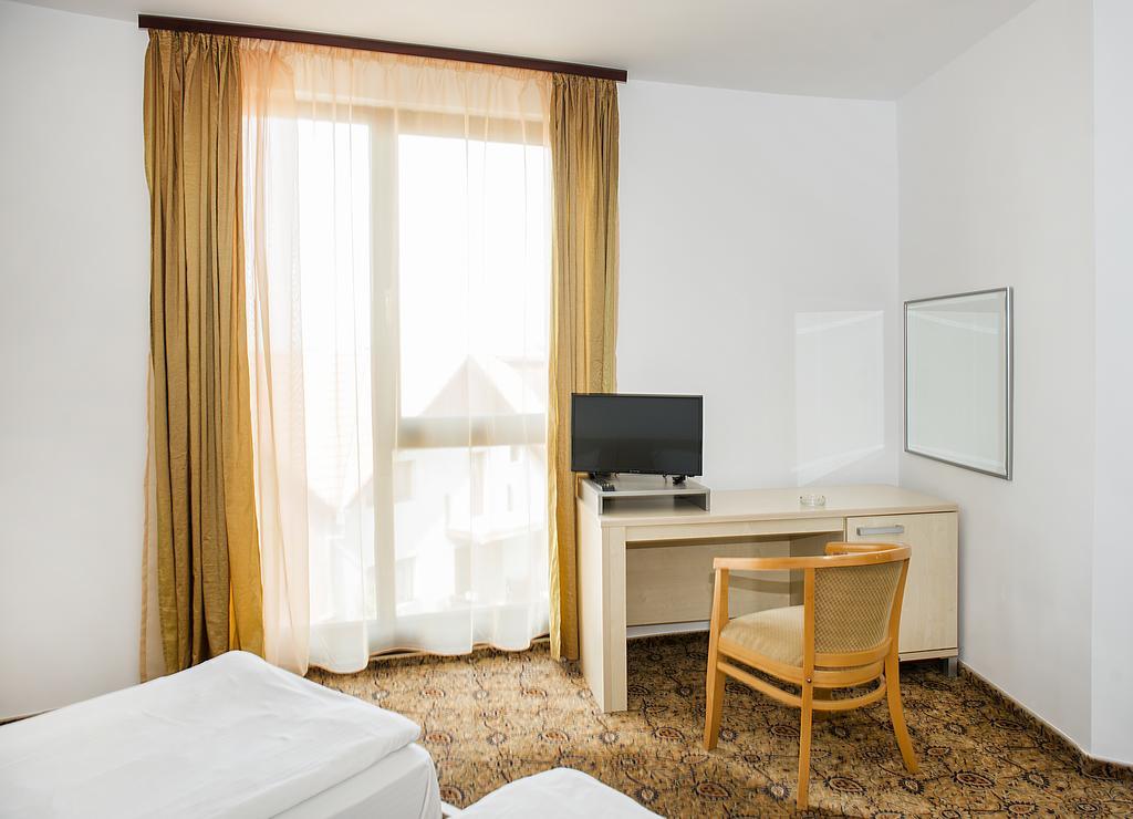 Aseltur Brasov Hotell Exteriör bild