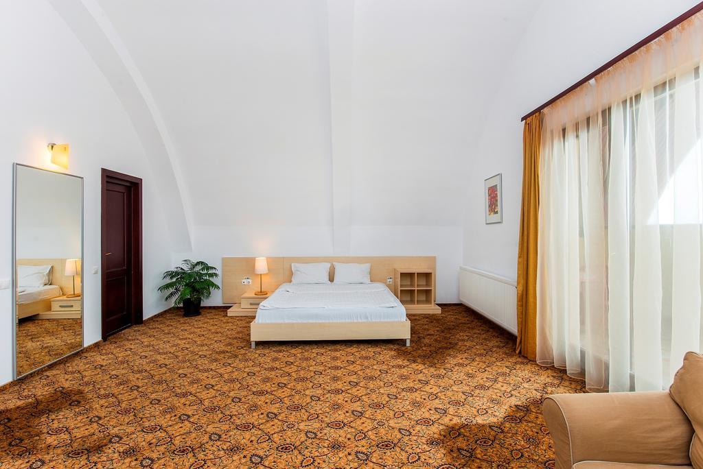 Aseltur Brasov Hotell Exteriör bild