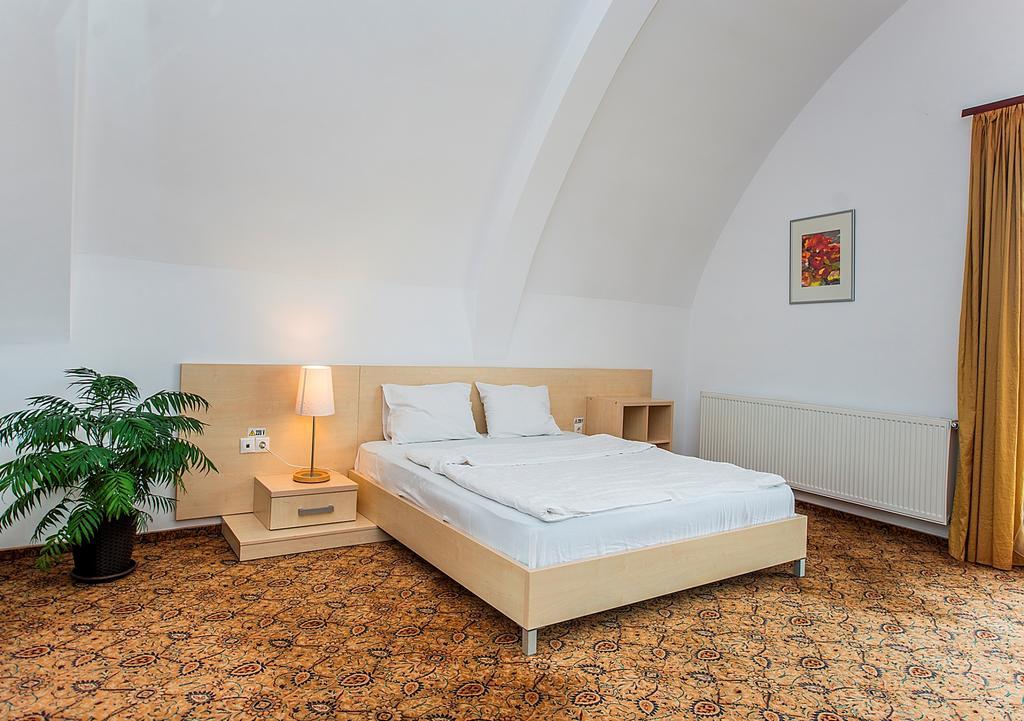 Aseltur Brasov Hotell Exteriör bild