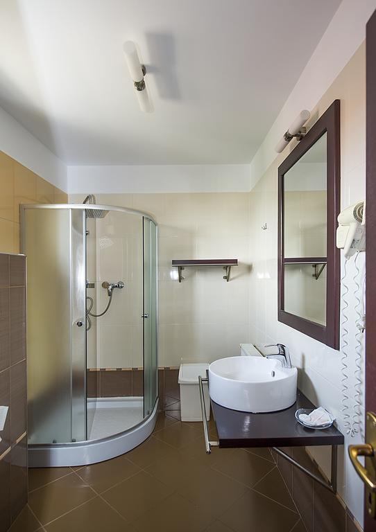 Aseltur Brasov Hotell Exteriör bild