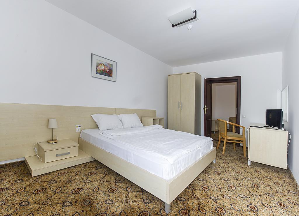 Aseltur Brasov Hotell Exteriör bild