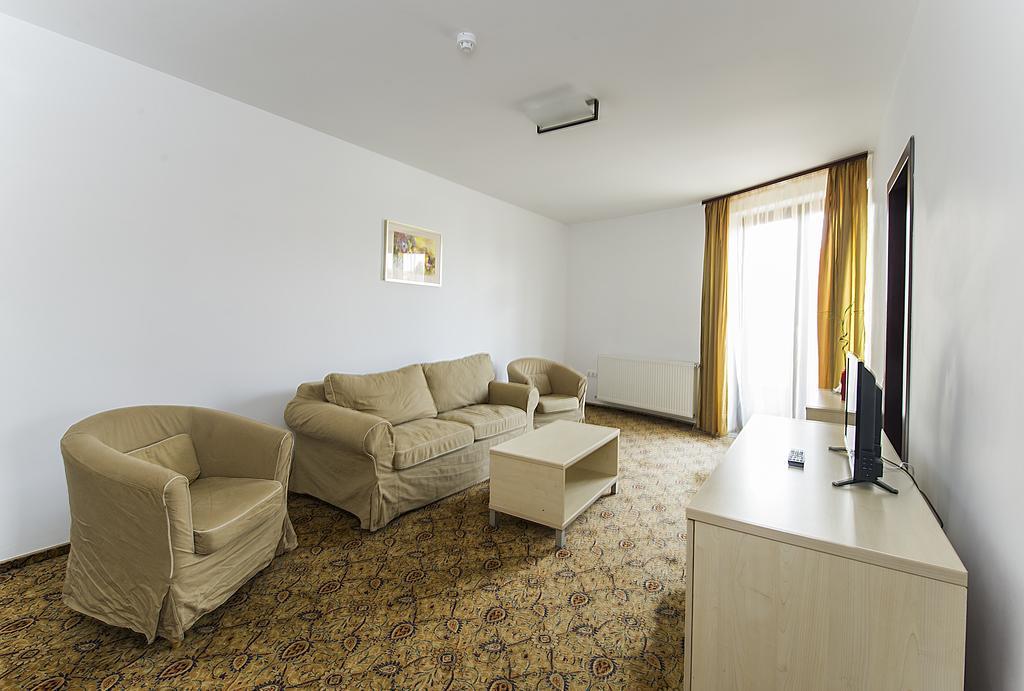 Aseltur Brasov Hotell Exteriör bild