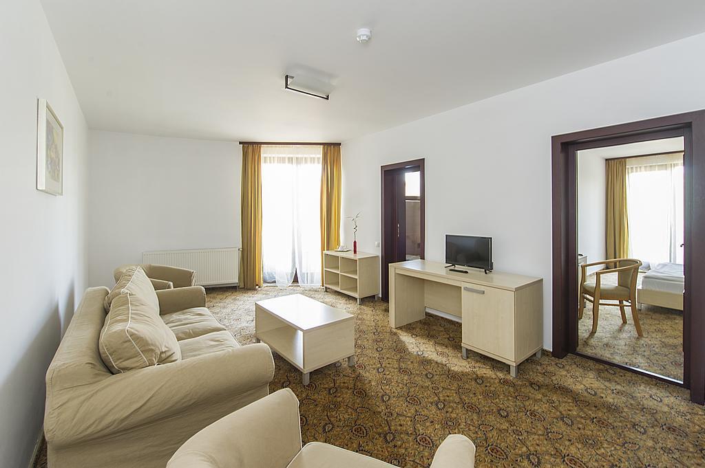 Aseltur Brasov Hotell Exteriör bild