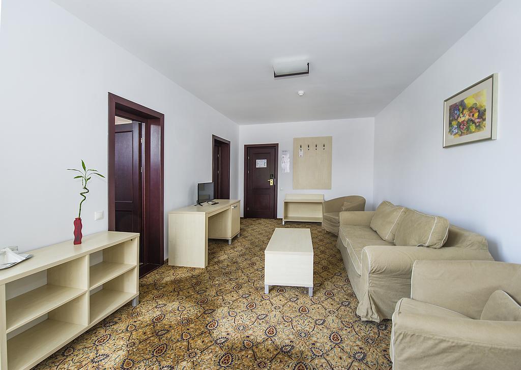 Aseltur Brasov Hotell Exteriör bild