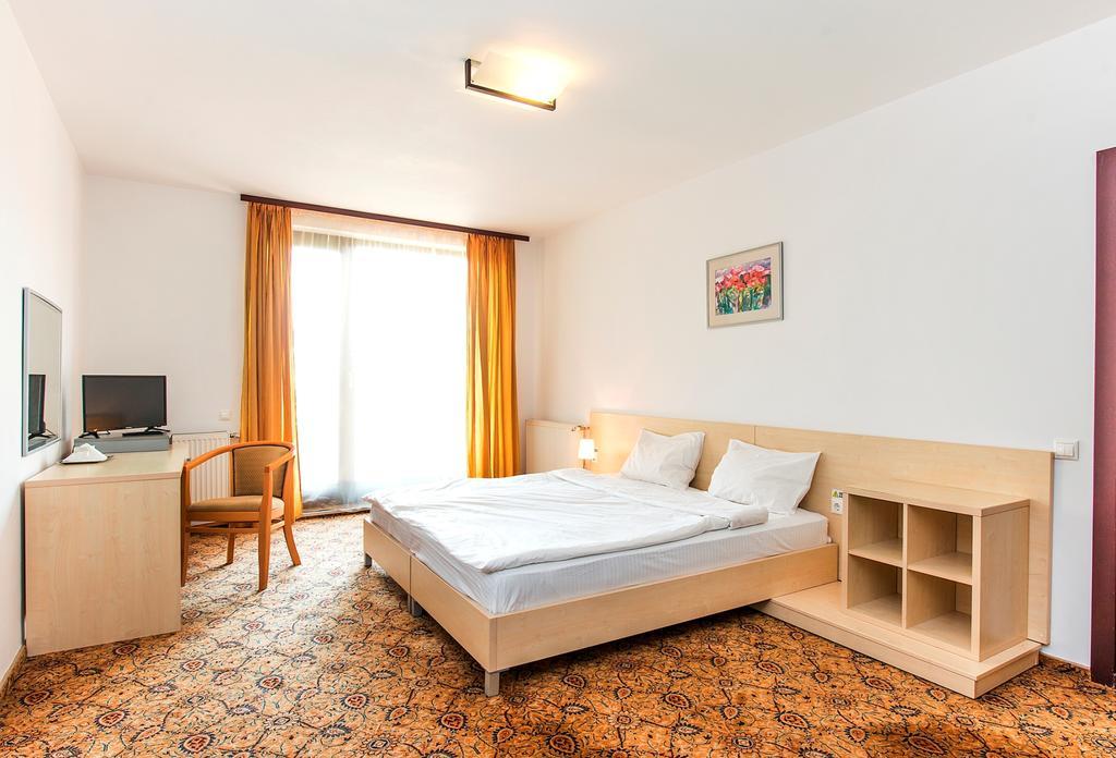 Aseltur Brasov Hotell Exteriör bild