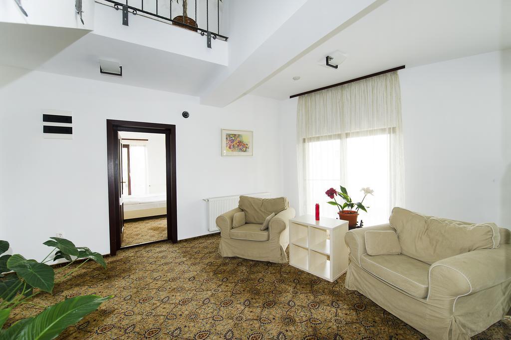 Aseltur Brasov Hotell Exteriör bild