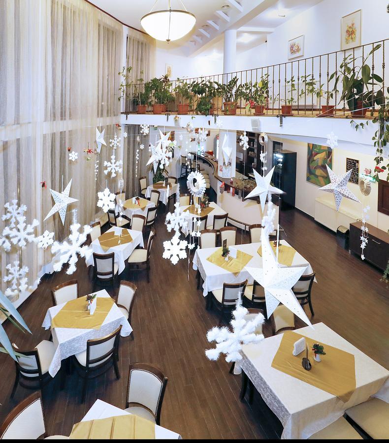 Aseltur Brasov Hotell Exteriör bild