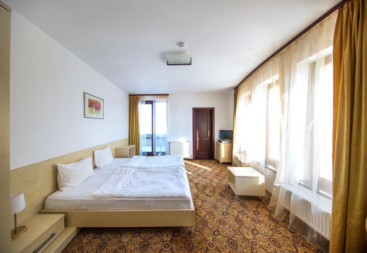 Aseltur Brasov Hotell Exteriör bild