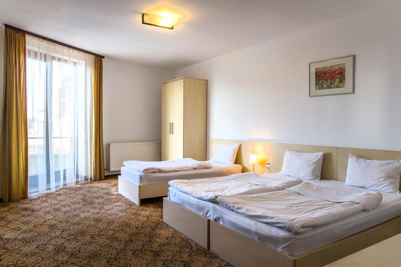 Aseltur Brasov Hotell Exteriör bild