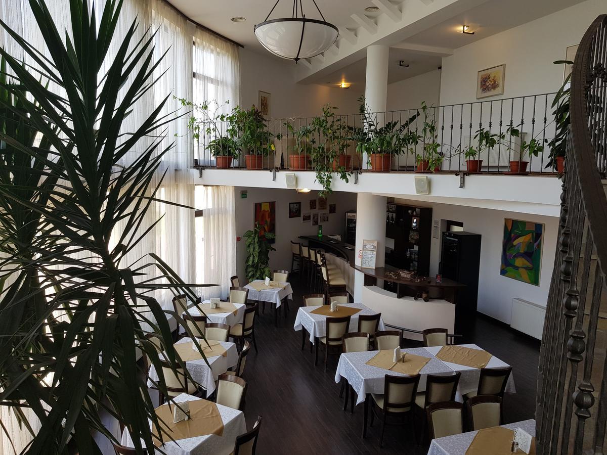 Aseltur Brasov Hotell Exteriör bild