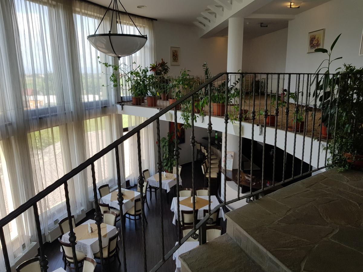 Aseltur Brasov Hotell Exteriör bild