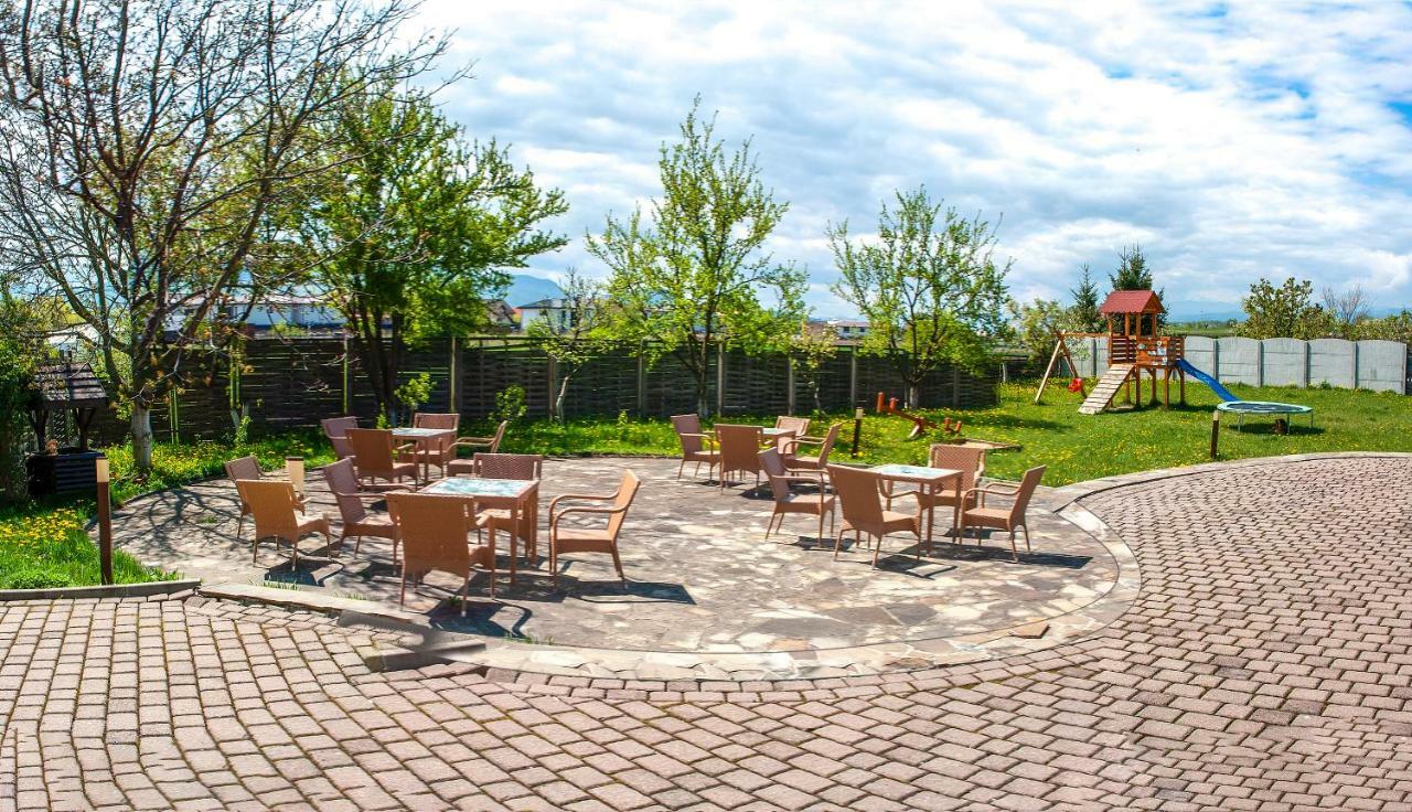 Aseltur Brasov Hotell Exteriör bild