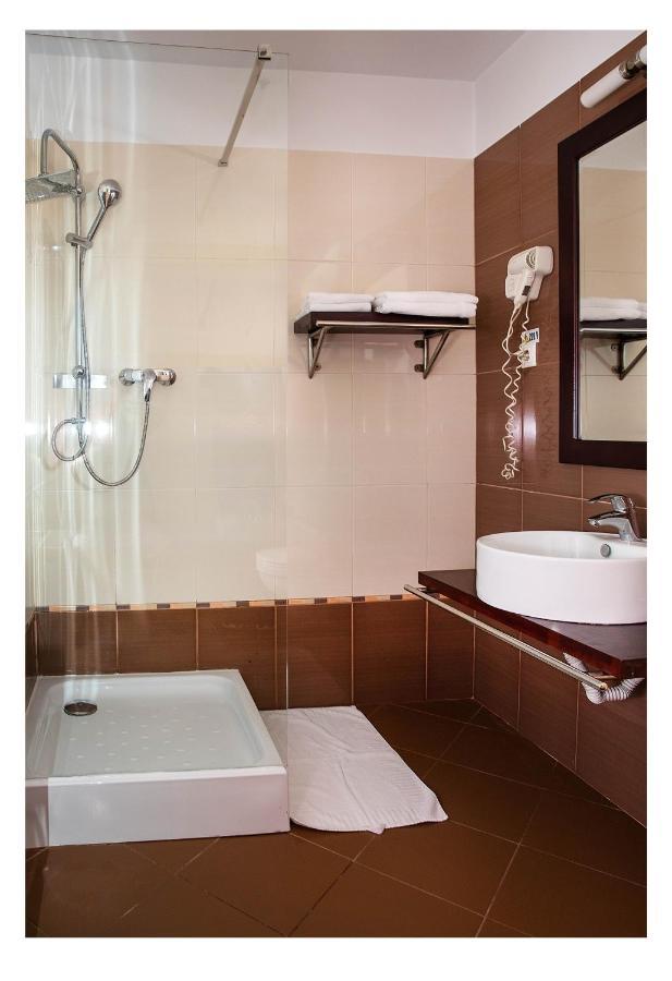 Aseltur Brasov Hotell Exteriör bild