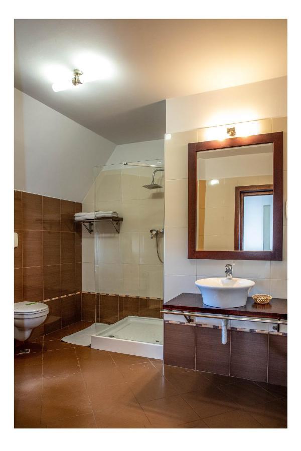 Aseltur Brasov Hotell Exteriör bild