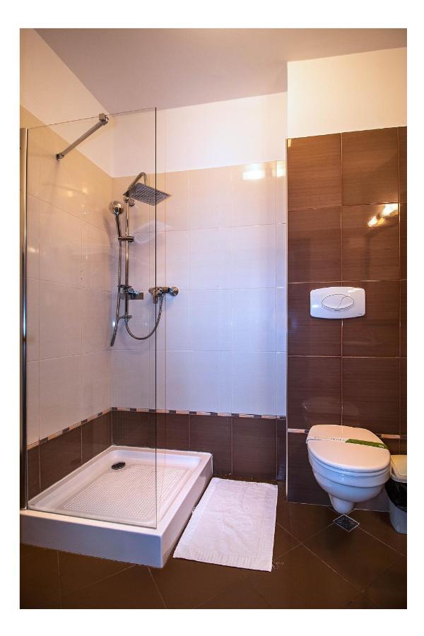 Aseltur Brasov Hotell Exteriör bild