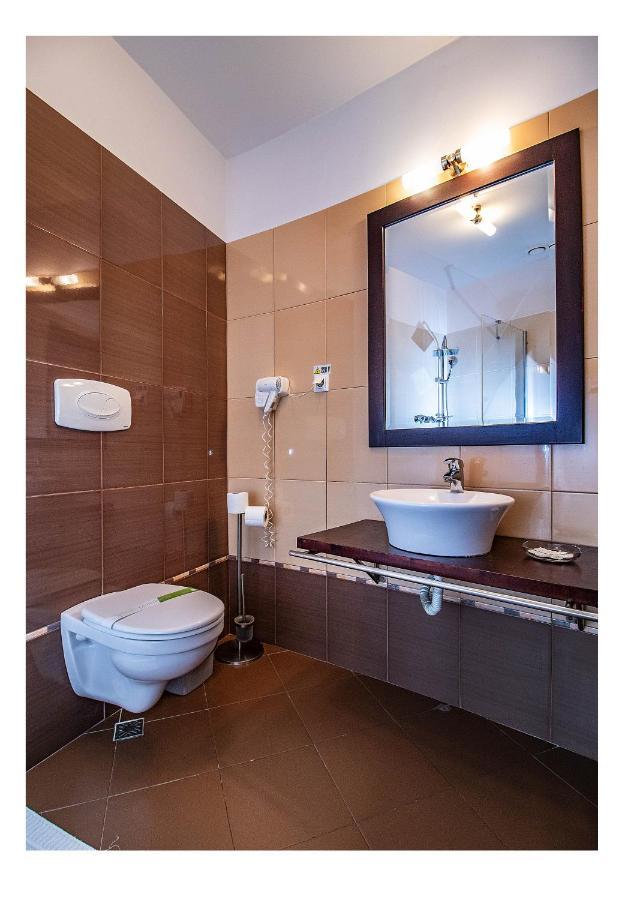 Aseltur Brasov Hotell Exteriör bild